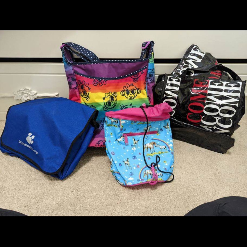 BUNDLED DEAL MULTIPLE TOTE BAGS!!!